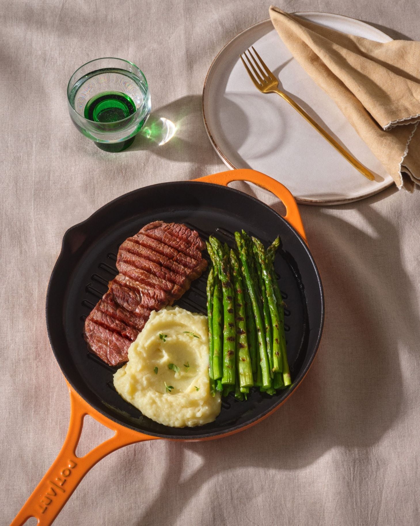 Mutfağınızdaki Fonksiyonel Pişirme Gereçleri: Pot Art Emaye Kaplamalı Demir Döküm Tencere ve Tavalar